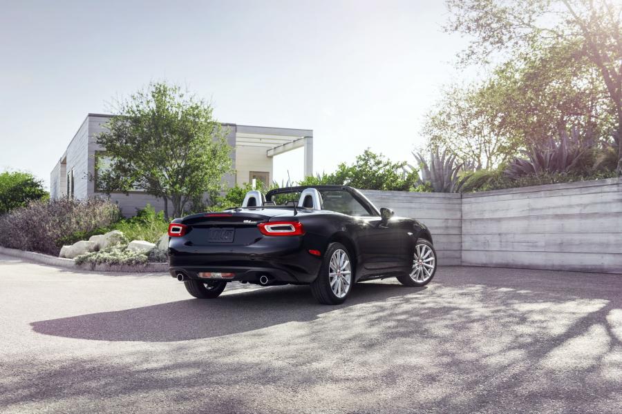  Fiat 124 Spider 2016 года  (US) (фото 20 из 36)